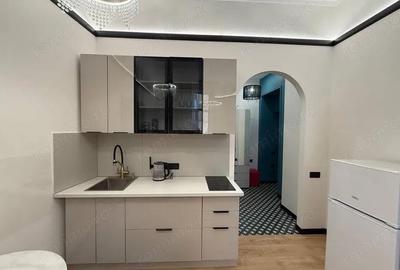 Garsonieră decomandată în P-ța Universității