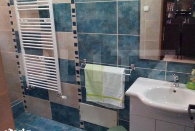 Casă cu 10 camere cu Teren 440 Mp în Central - 1