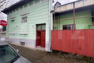 Casă cu 3 camere cu Canalizare în 7 Noiembrie - 2