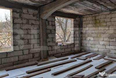Casă cu 7 camere cu Teren 1656 Mp în Central - 14