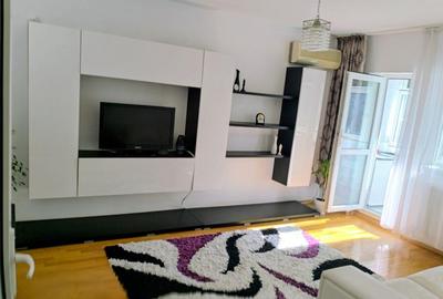 Apartament cu 3 camere decomandat în Obor