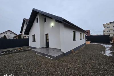 Casă cu 3 camere cu Canalizare în Central - 2