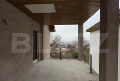 Apartament cu 3 camere decomandat în Cetate