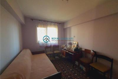 Royal Imobiliare - Vanzare apartament 3 camere zona Republicii scoala 14 - 2