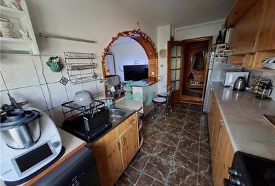 Apartament cu 3 camere decomandat în Astra - 13