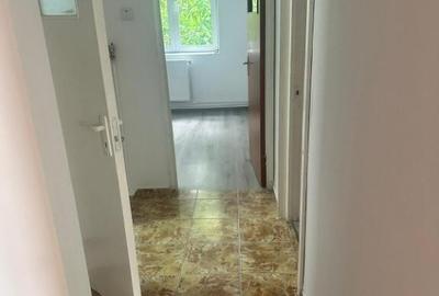 Apartament 3 camere, decomandat.Metrou Aparatori Patriei. - 2