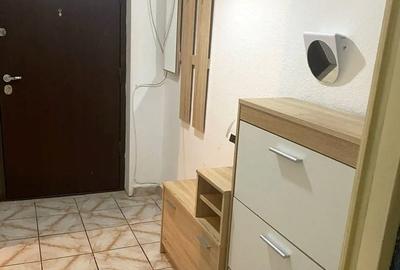 Apartament semidecomandat în Gara de Nord