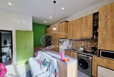 Investitie ideala: casa cu 2 unitati locative si curte, str. - 2