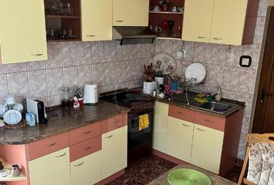 Casă cu 9 camere cu Teren 1000 Mp în Florești