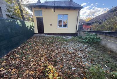 2 corpuri de Casă renovate + teren 125 mp Campina - 2