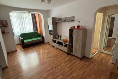 Apartament cu 3 camere semidecomandat, mobilat în Micro 19 - 2