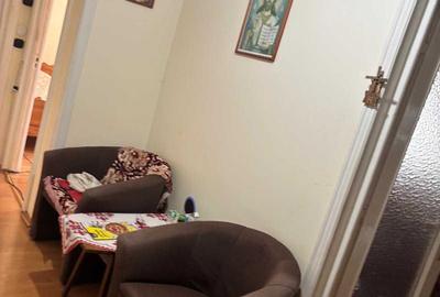 Apartament cu 3 camere semidecomandat, mobilat în Central