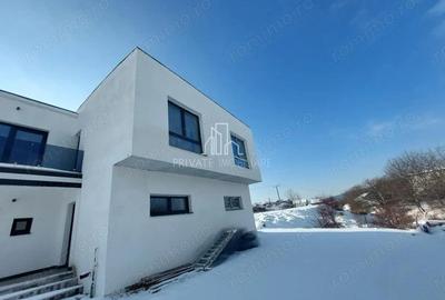 Casă cu Teren 500 Mp în Livezeni