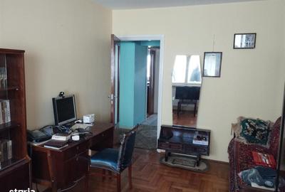 Apartament cu 3 camere decomandat în Turluianu - 4