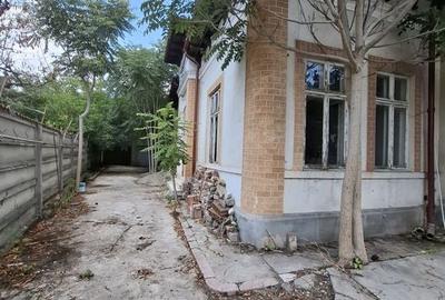 Casă individuală cu 7 camere în Eminescu