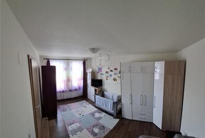Apartament cu 3 camere semidecomandat în Giroc - 1