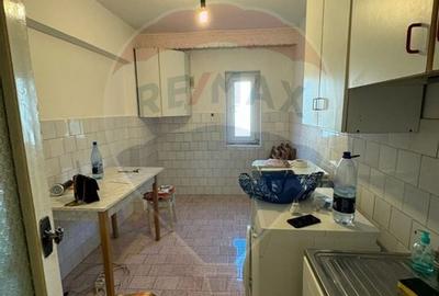 Apartament cu 4 camere la etajul 1 in zona sud - 2
