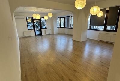 Apartament cu 3 camere semidecomandat în Cotroceni