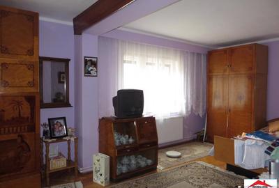 Casă cu 7 camere cu Teren 195 Mp în Semicentral - 8