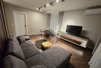 Apartament cu 3 camere decomandat, mobilat în Băneasa