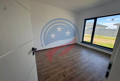 Casă cu 3 camere cu Canalizare în Cârcea - 4
