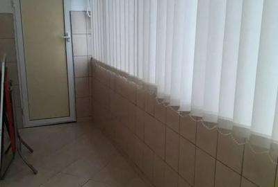 Inchiriez apartament 3 camere, decomandat, 70mp, zona Nicolina 2 - 7