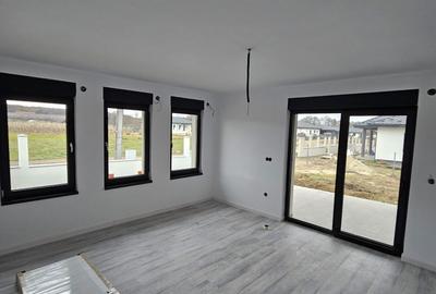 Casă cu 4 camere în Central - 3