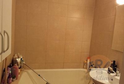 Apartament cu 2 camere decomandat în Valenta - 8