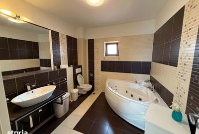 Casă cu 8 camere cu Teren 500 Mp în Gruia - 16