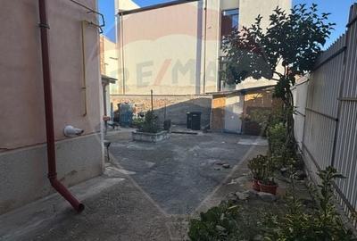 Casă cu 3 camere cu Teren 220 Mp în Central - 8