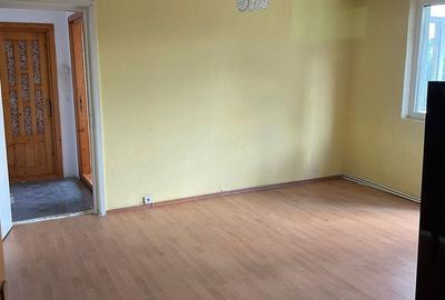 Apartament cu 2 camere semidecomandat în Micro 3 - 5