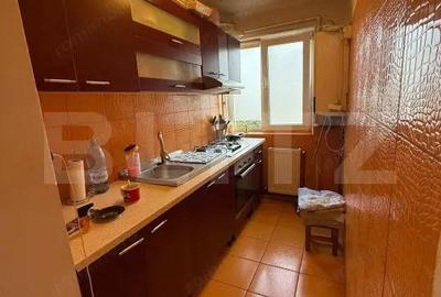 Apartament 2 camere ,renovat , zona micro 4 - 8