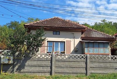 Casă cu 3 camere cu Teren 900 Mp în Hunedoara - 1