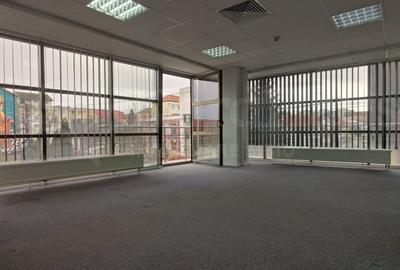 Spațiu comercial, de 839 mp, în Central - 7