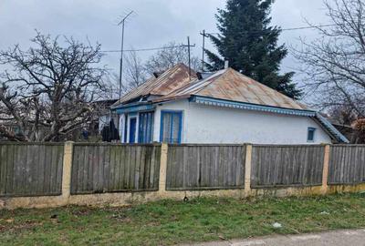 Casă cu 3 camere în Sascut