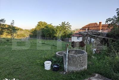 Casă cu 2 camere cu Teren 4700 Mp în Bonț - 1