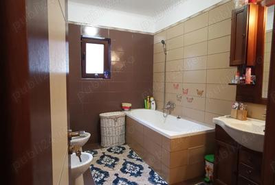 Casă cu 6 camere cu Teren 420 Mp în Piața Centrală - 11