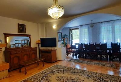 Casă individuală cu 11 camere cu Garaj în Bușteni - 7
