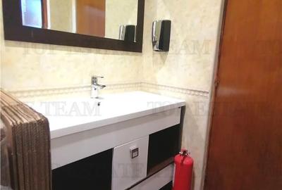 Spațiu comercial, de 220 mp, în Central - 7
