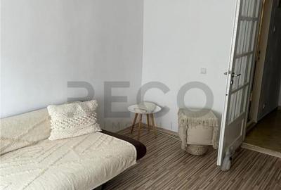 Garsonieră decomandată în Rogerius