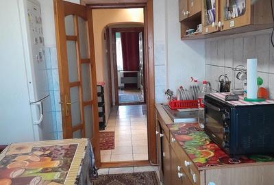 Apartament cu 3 camere decomandat în Brăilei - 9