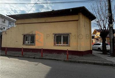 Casă individuală cu 2 camere cu Canalizare în 1 Decembrie