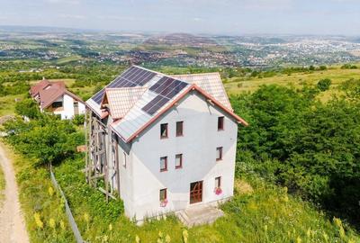 Casa / Vila Zona Bucium, Paun