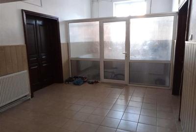 Casă cu 12 camere cu Teren 629 Mp în Tineretului - 24