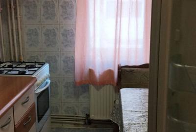 Apartament cu 3 camere semidecomandat în Central - 1