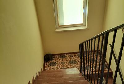 Casa-Vila ultrafinisata in regim D+P+E cu toate utilitatile cu 900 mp,teren - 23