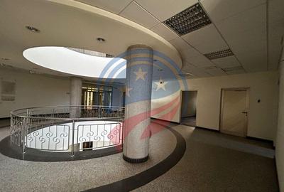 Spațiu comercial, de 477 mp, în Central - 17