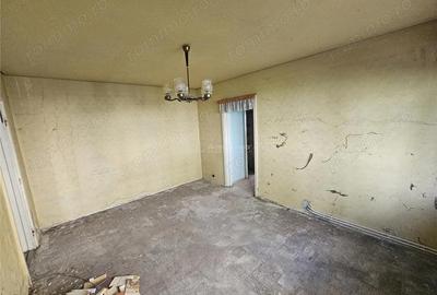 Apartament cu 2 camere semidecomandat în Micro I - 6