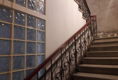 Ofer spre inchiriere 3 sau mai multe incaperi la etajul 1  in zona ultracentrala - 2