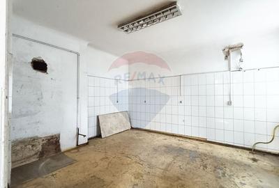 Casă cu 7 camere cu Teren 195 Mp în Libertății - 35